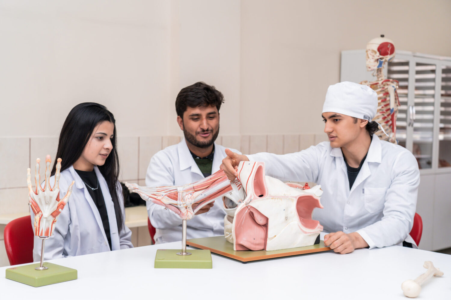 “АЛА-ТОО” ЭЛ АРАЛЫК УНИВЕРСИТЕТИНДЕ АНГЛИС ТИЛИНДЕ ЖОГОРКУ БИЛИМ АЛ!