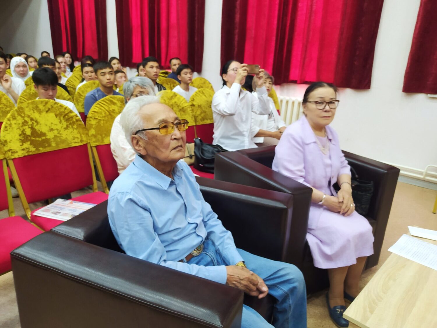 ЖАЛЫНДУУ АКЫНГА АРНАЛДЫ