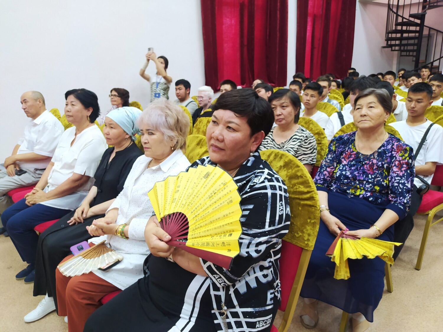 ЖАЛЫНДУУ АКЫНГА АРНАЛДЫ