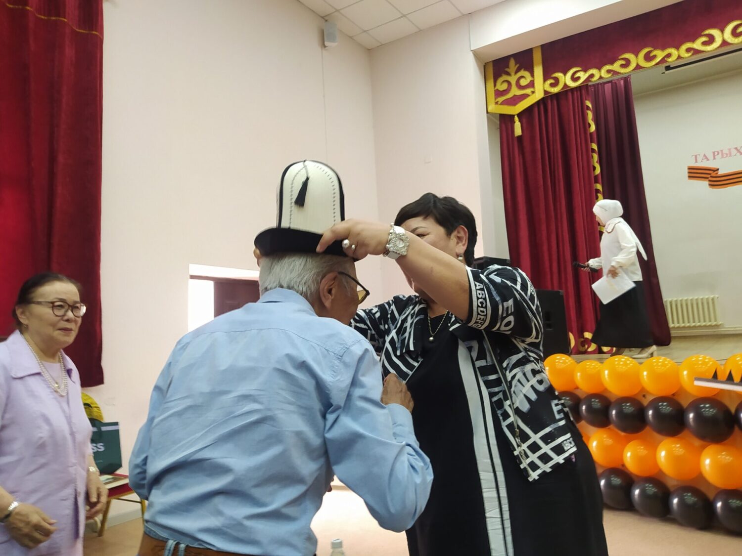 ЖАЛЫНДУУ АКЫНГА АРНАЛДЫ