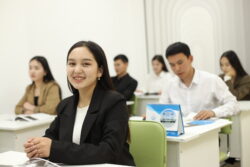 ОшМПУ – КЫЛЫМДЫК ТАЖРЫЙБА МЕНЕН ПЕДАГОГДОРДУ ДАЯРДООЧУ УСТАКАНА