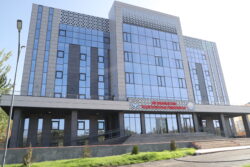 ОшМПУ – КЫЛЫМДЫК ТАЖРЫЙБА МЕНЕН ПЕДАГОГДОРДУ ДАЯРДООЧУ УСТАКАНА