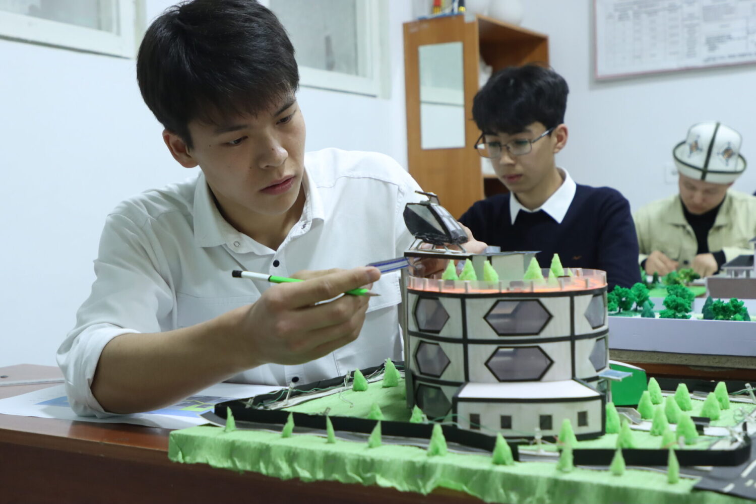 КЕЛЕЧЕГИҢЕ ИШЕНИМДҮҮ КАДАМ– ОшТУ МЕНЕН БАШТАЛАТ!