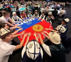 СЫЙЛЫК — ЖАЛКЫ, СЫЙМЫК — ЖАЛПЫ