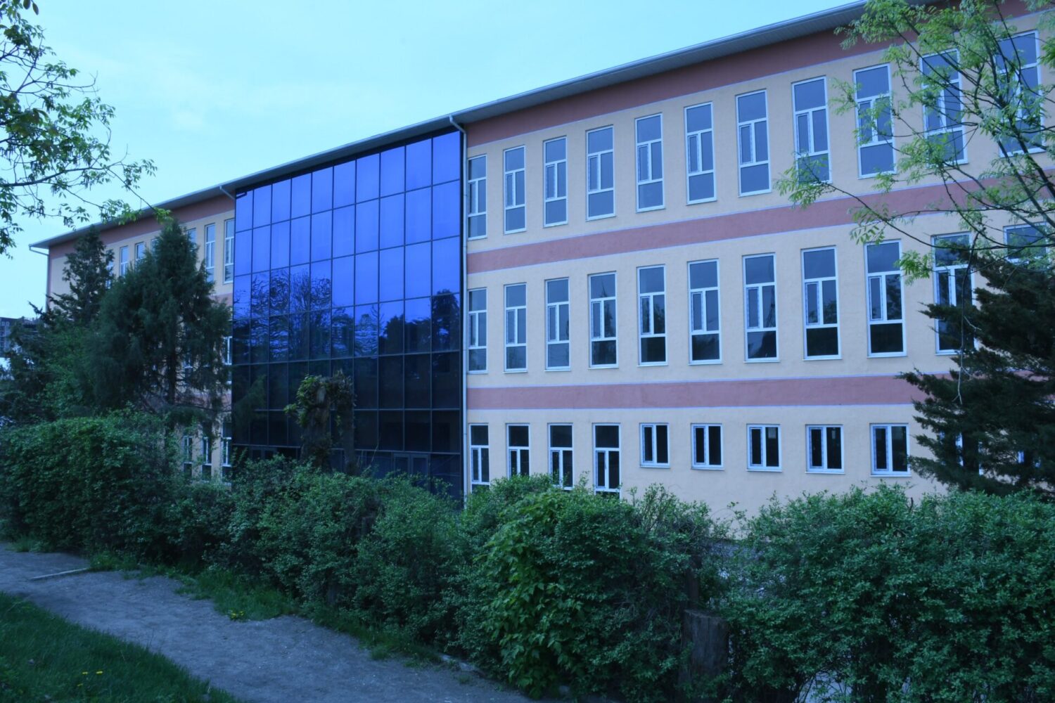 КЕЛЕЧЕГИҢДИН ПАЙДУБАЛЫН ИШЕНИМДҮҮ ТҮПТƟГҮҢ КЕЛСЕ, КЫРГЫЗ —  ƟЗБЕК ЭЛ АРАЛЫК УНИВЕРСИТЕТИНДЕГИ МҮМКҮНЧҮЛҮКТҮ ПАЙДАЛАН!