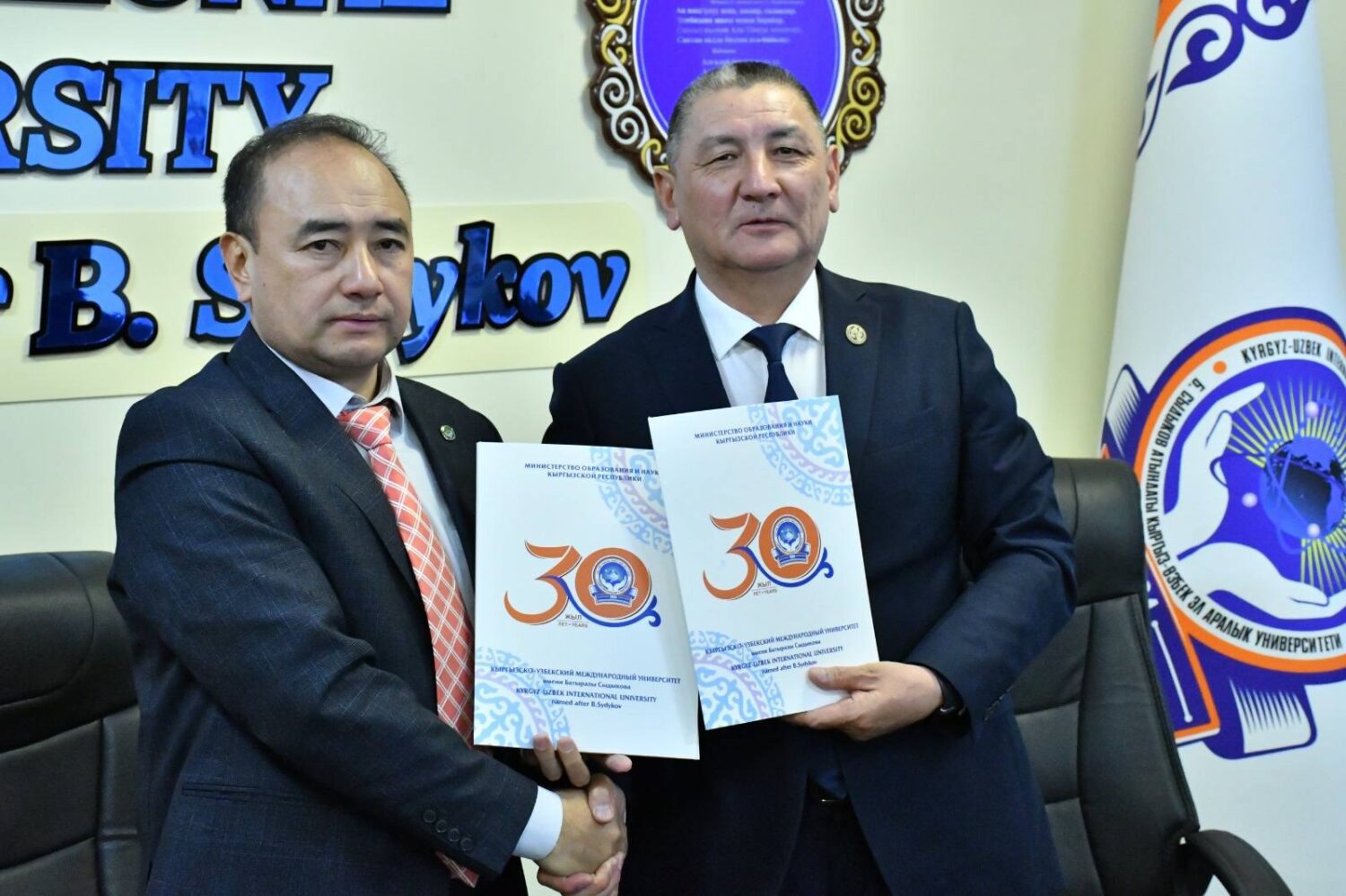 КЕЛЕЧЕГИҢДИН ПАЙДУБАЛЫН ИШЕНИМДҮҮ ТҮПТƟГҮҢ КЕЛСЕ, КЫРГЫЗ —  ƟЗБЕК ЭЛ АРАЛЫК УНИВЕРСИТЕТИНДЕГИ МҮМКҮНЧҮЛҮКТҮ ПАЙДАЛАН!