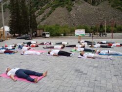 СЕРГЕК ЖАШОО ОБРАЗЫ: ЙОГА КҮНҮНӨ АРНАЛДЫ