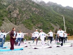 СЕРГЕК ЖАШОО ОБРАЗЫ: ЙОГА КҮНҮНӨ АРНАЛДЫ