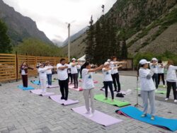 СЕРГЕК ЖАШОО ОБРАЗЫ: ЙОГА КҮНҮНӨ АРНАЛДЫ