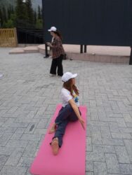 СЕРГЕК ЖАШОО ОБРАЗЫ: ЙОГА КҮНҮНӨ АРНАЛДЫ