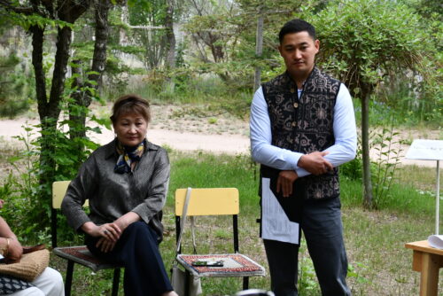 МУГАЛИМ ӨЗГӨРҮҮНҮН, ЖАҢЫЛАНУУНУН ЭЛЧИСИ ЖАНА ЖАРЧЫСЫ