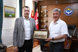 Тюмень университетинин ректору ОшМУда