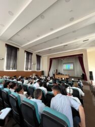 Педагогдор санариптик билим берүү платформаларын үйрөнүүдө