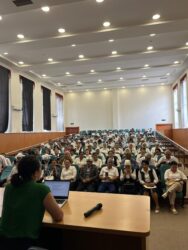 Педагогдор санариптик билим берүү платформаларын үйрөнүүдө