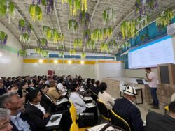 Педагогдор санариптик билим берүү платформаларын үйрөнүүдө