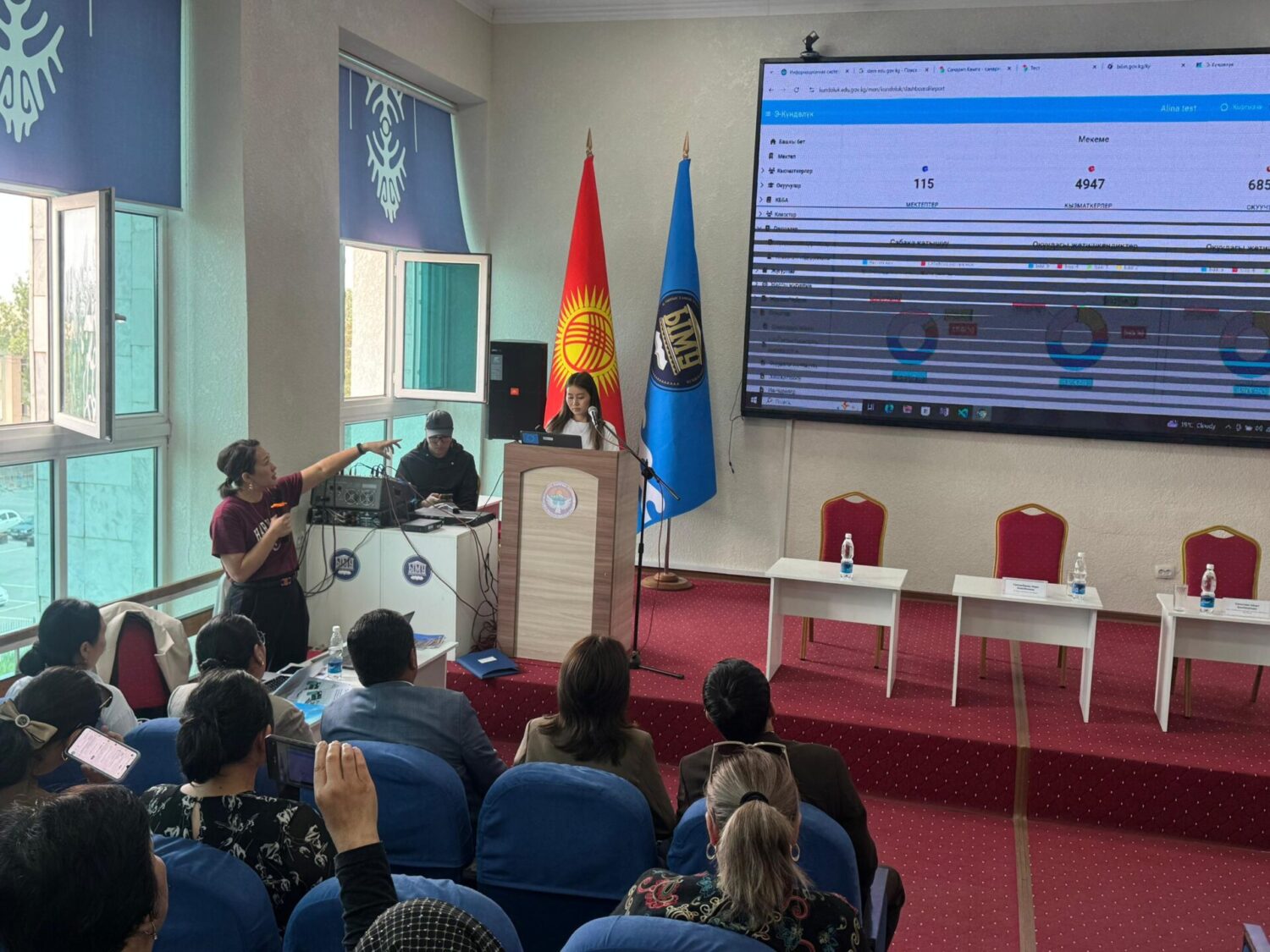 Педагогдор санариптик билим берүү платформаларын үйрөнүүдө