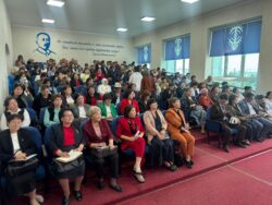 Педагогдор санариптик билим берүү платформаларын үйрөнүүдө