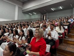 Талас: ЖРТдан жогорку балл алган окуучулар менен алардын мугалимдери сыйланды