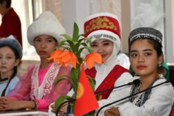 ЫСЫК-КӨЛ ДОСТОРДУ ЧОГУЛТТУ