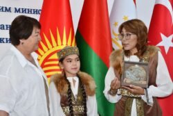 ЫСЫК-КӨЛ ДОСТОРДУ ЧОГУЛТТУ