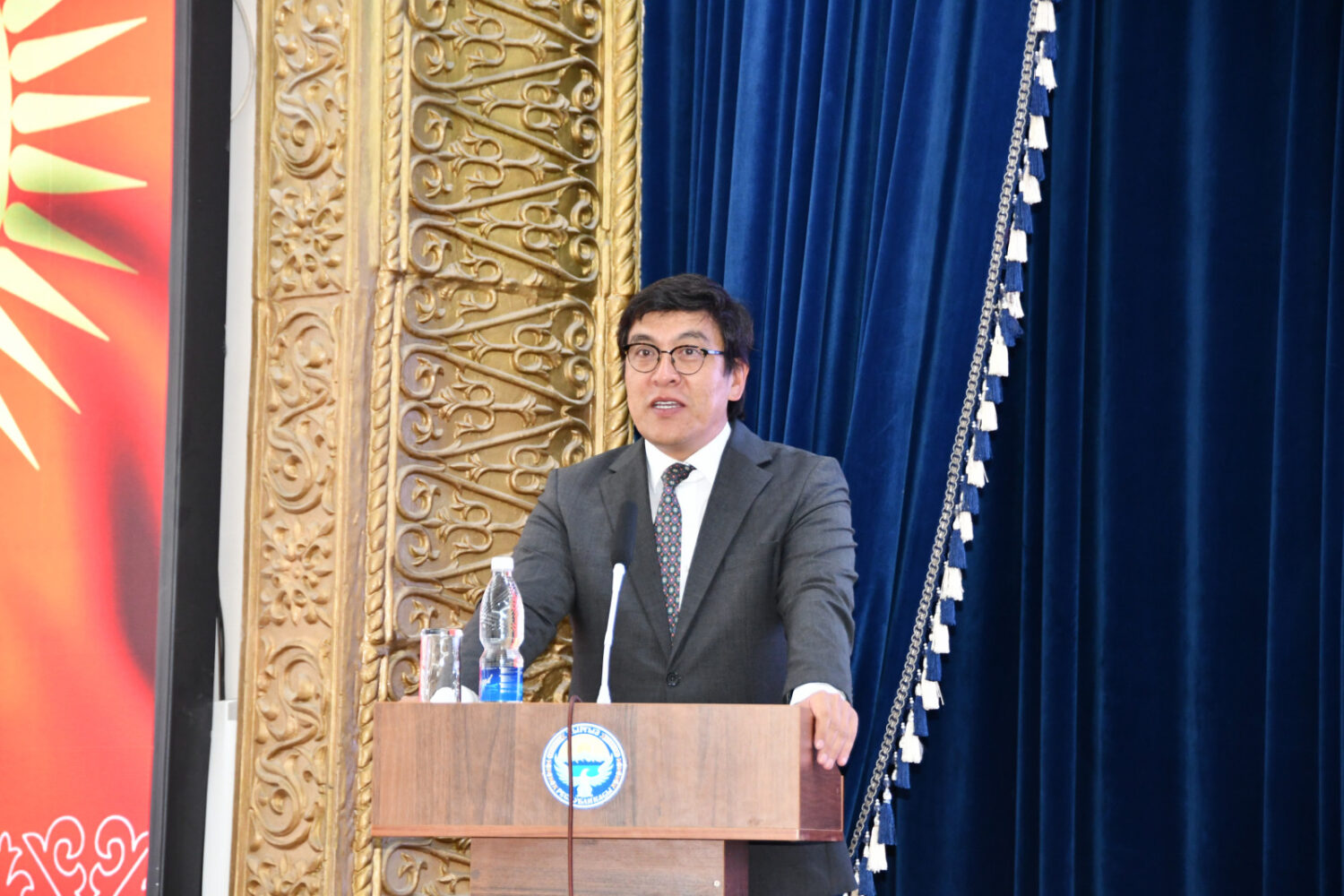 Эдиль Байсалов Билим берүү, илим жана инновациялар министринин жаңы орун басарларын тааныштырды