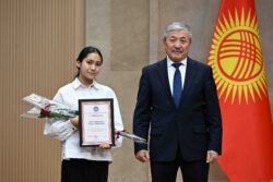 54 БҮТҮРҮҮЧҮГӨ АЛТЫН СЕРТИФИКАТ ТАПШЫРЫЛДЫ