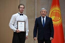 54 БҮТҮРҮҮЧҮГӨ АЛТЫН СЕРТИФИКАТ ТАПШЫРЫЛДЫ