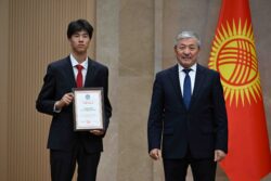 54 БҮТҮРҮҮЧҮГӨ АЛТЫН СЕРТИФИКАТ ТАПШЫРЫЛДЫ