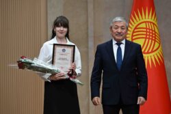 54 БҮТҮРҮҮЧҮГӨ АЛТЫН СЕРТИФИКАТ ТАПШЫРЫЛДЫ