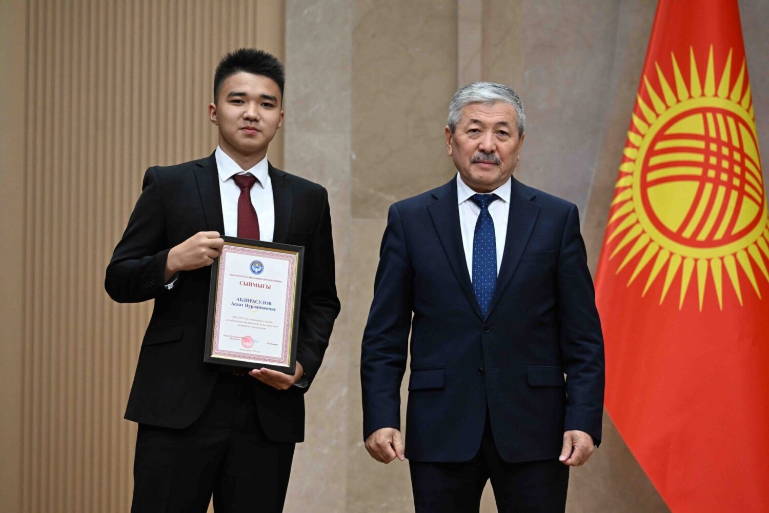 54 БҮТҮРҮҮЧҮГӨ АЛТЫН СЕРТИФИКАТ ТАПШЫРЫЛДЫ