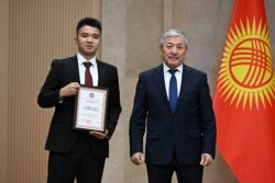 54 БҮТҮРҮҮЧҮГӨ АЛТЫН СЕРТИФИКАТ ТАПШЫРЫЛДЫ