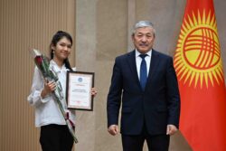 54 БҮТҮРҮҮЧҮГӨ АЛТЫН СЕРТИФИКАТ ТАПШЫРЫЛДЫ