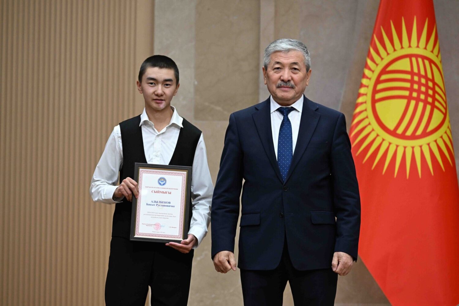 54 БҮТҮРҮҮЧҮГӨ АЛТЫН СЕРТИФИКАТ ТАПШЫРЫЛДЫ