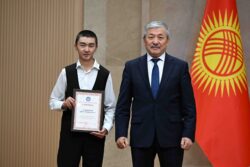 54 БҮТҮРҮҮЧҮГӨ АЛТЫН СЕРТИФИКАТ ТАПШЫРЫЛДЫ