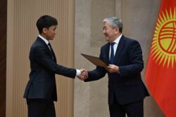 54 БҮТҮРҮҮЧҮГӨ АЛТЫН СЕРТИФИКАТ ТАПШЫРЫЛДЫ