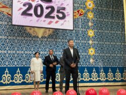 Талас: ЖРТдан жогорку балл алган окуучулар менен алардын мугалимдери сыйланды