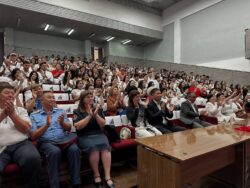 Талас: ЖРТдан жогорку балл алган окуучулар менен алардын мугалимдери сыйланды