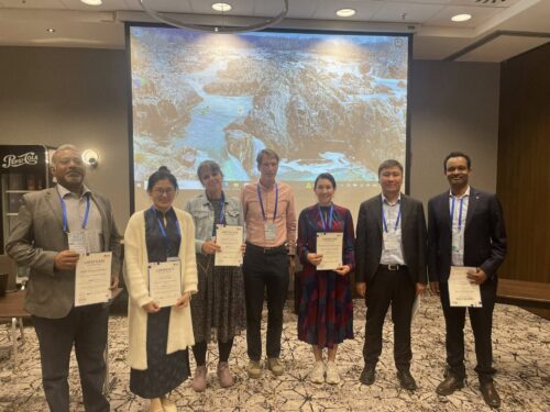 МЕКТЕП МУГАЛИМДЕРИ МЕНЕН ОКУУЧУЛАРДЫН ЖАСАЛМА ИНТЕЛЛЕКТ БОЮНЧА МААЛЫМДУУЛУГУ КАНДАЙ?