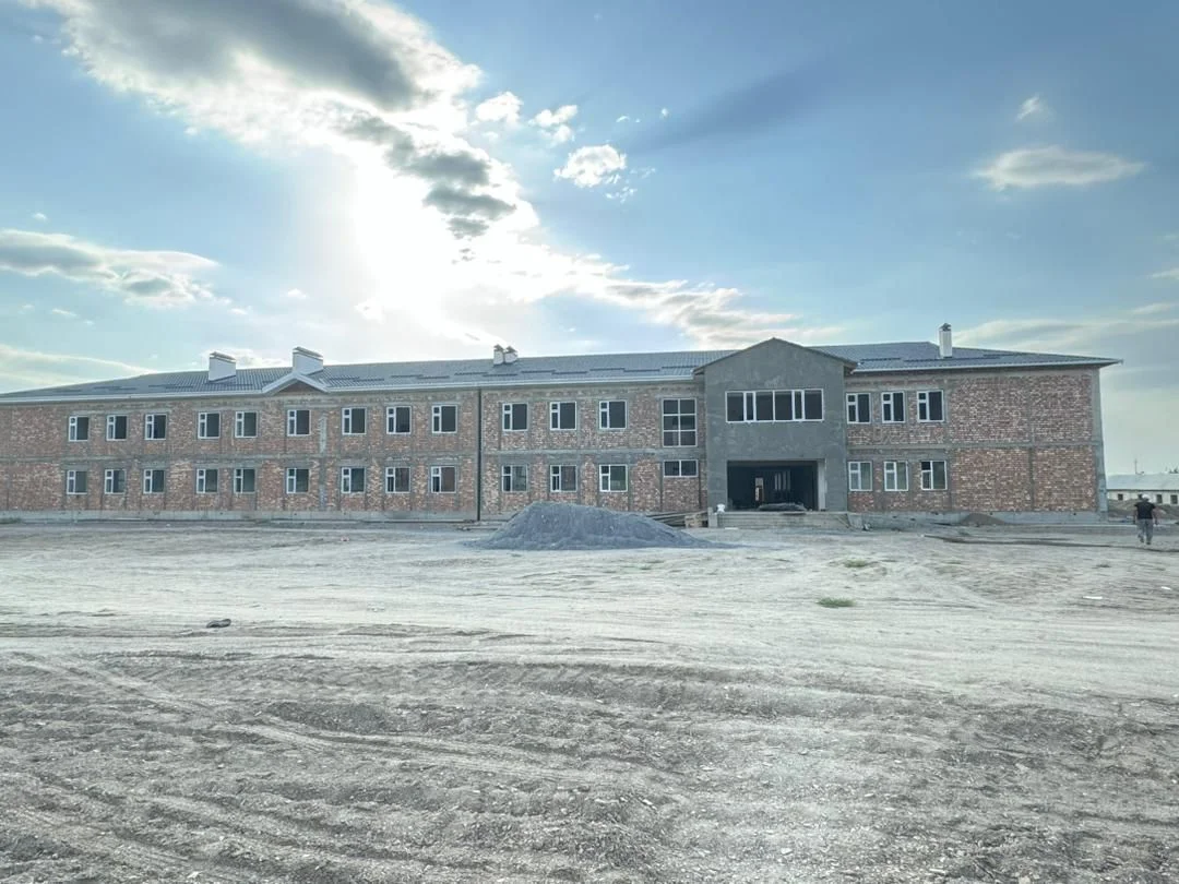 БАТКЕНДЕ 500 ОРУНДУУ ЖАҢЫ-ЖЕР ОРТО МЕКТЕБИ КУРУЛУУДА