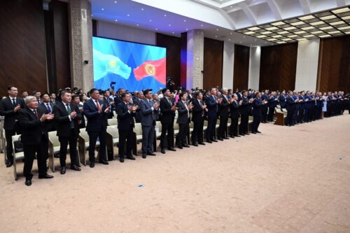 ПРЕЗИДЕНТ САДЫР ЖАПАРОВ КАЗАКСТАНДЫН ЖОГОРКУ МАМЛЕКЕТТИК СЫЙЛЫГЫНА ТАТЫКТУУ БОЛДУ