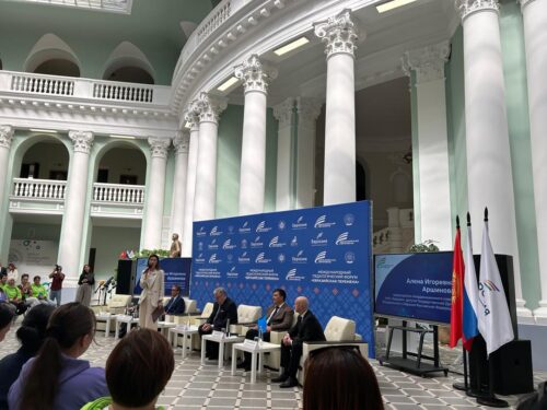 «ЕВРАЗИЯЛЫК ӨЗГӨРҮҮ» – МУГАЛИМДЕР ҮЧҮН ЖАҢЫ ДЕМ, ЖАҢЫ МҮМКҮНЧҮЛҮК