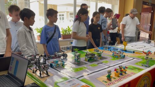 АТА-ЭНЕ МЕНЕН МУГАЛИМ-ӨНӨКТӨШПҮ ЖЕ АТААНДАШПЫ?