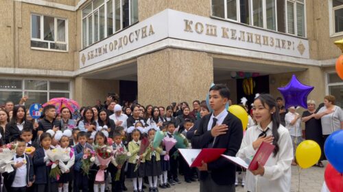 АТА-ЭНЕ МЕНЕН МУГАЛИМ-ӨНӨКТӨШПҮ ЖЕ АТААНДАШПЫ?