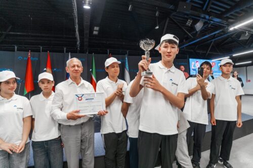 Кыргызстандын мектеп окуучулары КМШда экинчи, ал эми каржылык сабаттуулук боюнча биринчиликти алышты