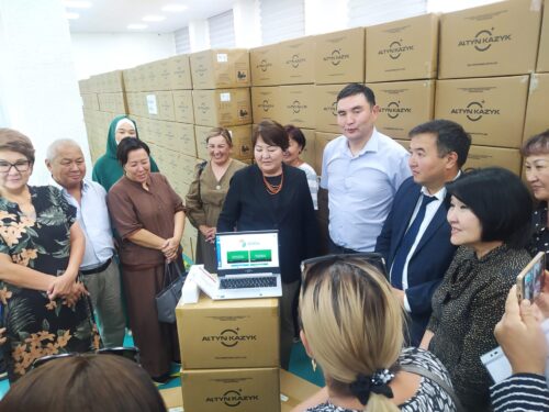 ЖАҢЫ НОУТБУКТАР — МУГАЛИМДЕР ҮЧҮН БОЛУП КӨРБӨГӨНДӨЙ КАМКОРДУК