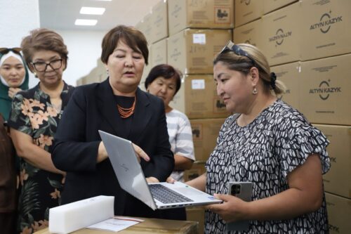 ЖАҢЫ НОУТБУКТАР — МУГАЛИМДЕР ҮЧҮН БОЛУП КӨРБӨГӨНДӨЙ КАМКОРДУК