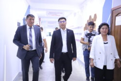 МИНИСТР ОШТУНУН ИШМЕРДҮҮЛҮГҮ МЕНЕН ТААНЫШТЫ