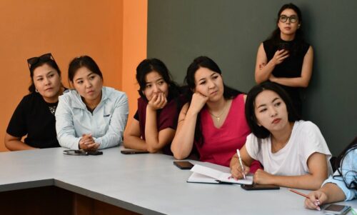 ЖАСАЛМА ИНТЕЛЛЕКТ ЖАНА БИЛИМ БЕРҮҮНҮ БАШКАРУУ