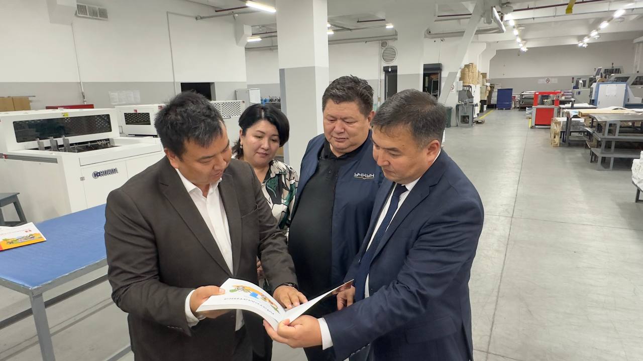 1-класстар үчүн математика окуу китеби таратыла баштады