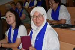 «КӨП НЕРСЕ БИЛБЕЙТ ЭКЕМИН». ПЕДАГОГИКАЛЫК ЧЕБЕРЧИЛИККЕ ОКУГАН МУГАЛИМДЕР